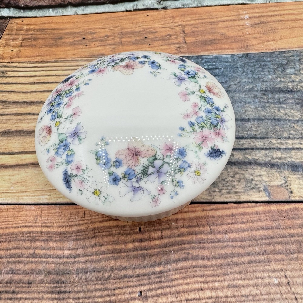 Wedgwood Angela Trinket Box Bone China Pastel Floral Wreath England Grannycore